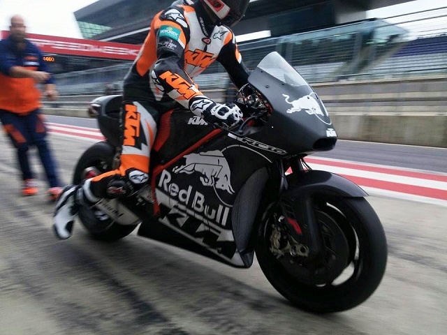 103015-ktm-rc16-motogp-bike-1