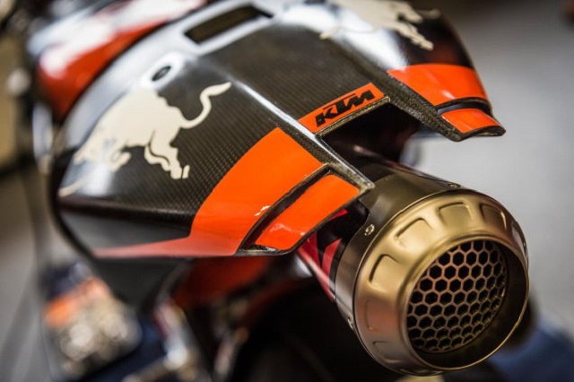 KTM-RC16-Akrapovic-exhaust