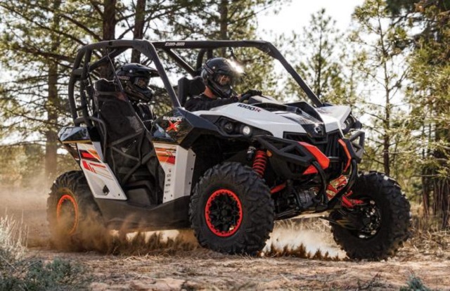 2014-Can-Am-Maverick-1000R-X-xc-Action-02