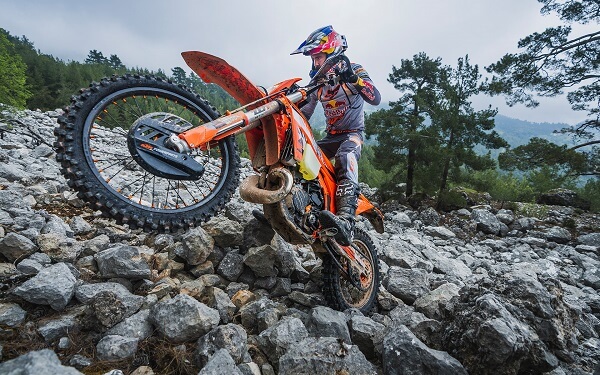 https://www.atvblog.ro/wp-content/uploads/2023/11/MY24-KTM-300-EXC-Hardenduro.jpg